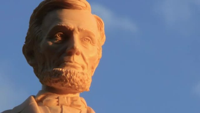 日落时分的亚伯拉罕·林肯雕像