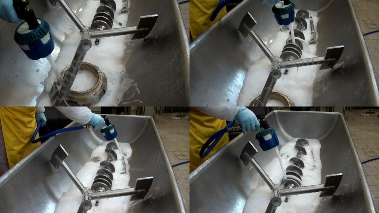 工厂专业工业绞肉机的清洗和洗涤。