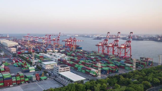 东京的Aomi集装箱港口-白天到晚上-时间流逝