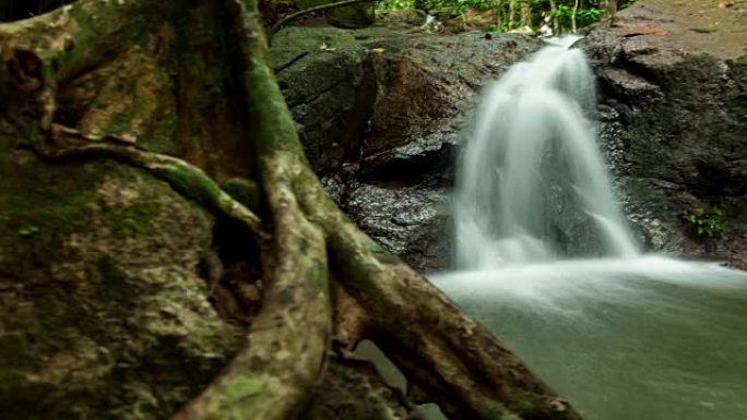 泰国普吉岛卡图瀑布带多莉云和倾斜的小瀑布延时拍摄