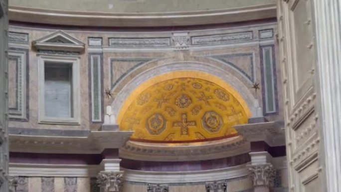 意大利罗马万神殿教堂墙上的黄色彩色玻璃