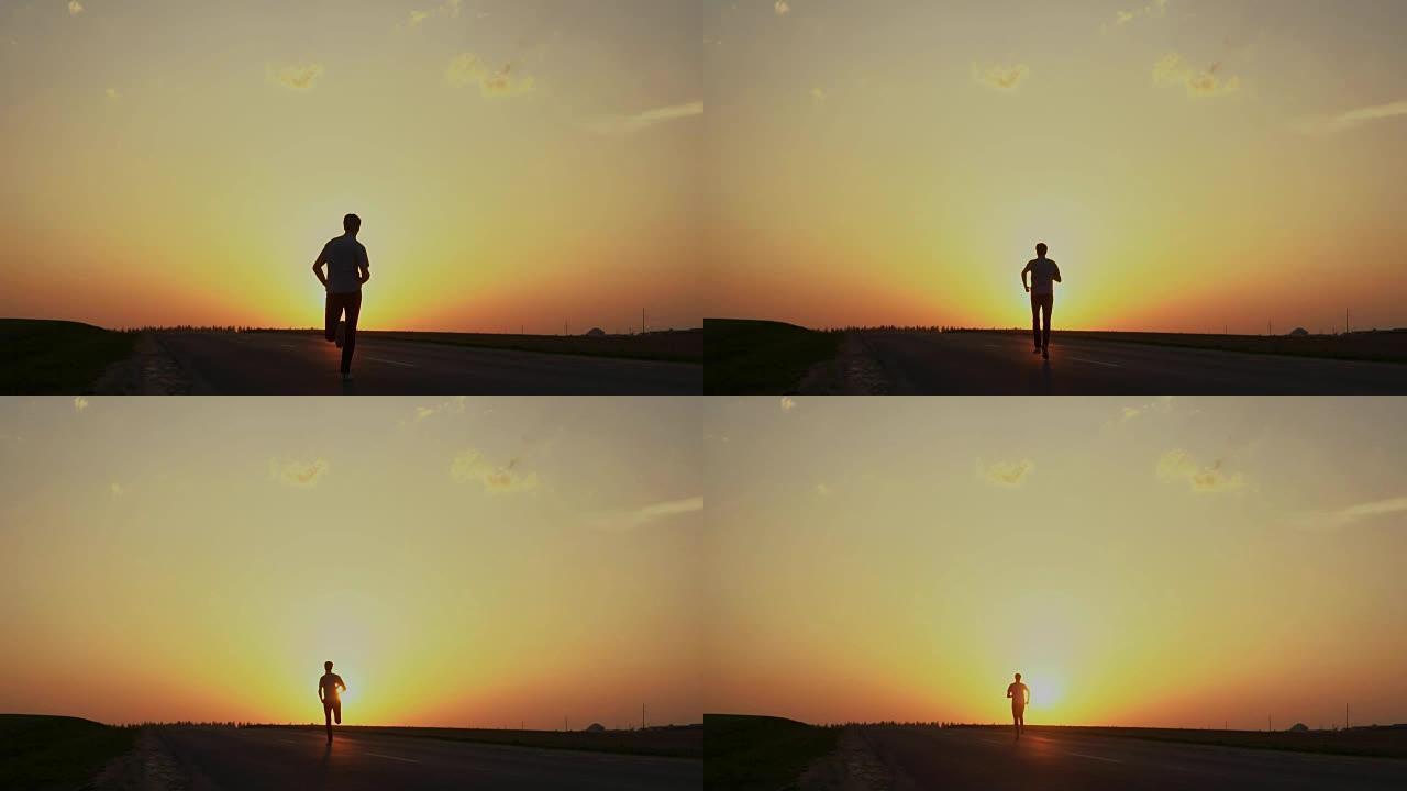 一个人迎着夕阳奔跑。
