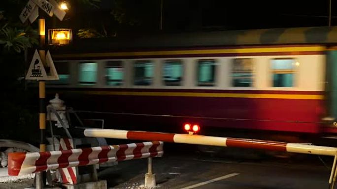 火车经过曼谷市