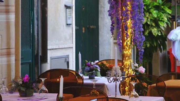 空小酒馆晚餐第一次约会餐厅设计浪漫户外紫色花朵