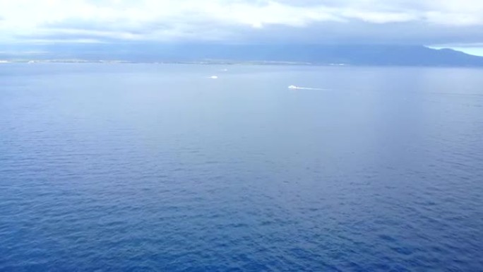 茂宜岛沿海的广阔海洋