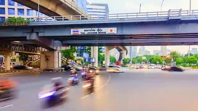 平移拍摄: 黄昏时分的曼谷城市生活