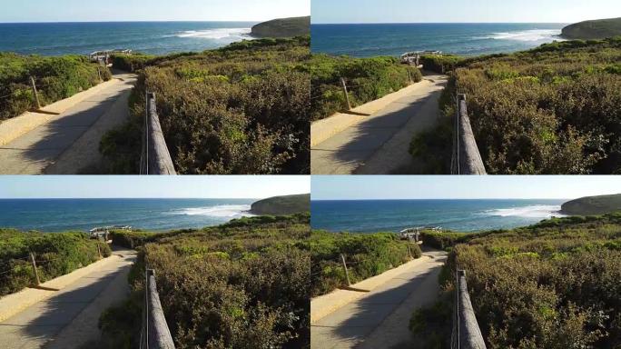 贝尔海滩 (Bells beach) 在夏天在澳大利亚维多利亚州的日落时分望