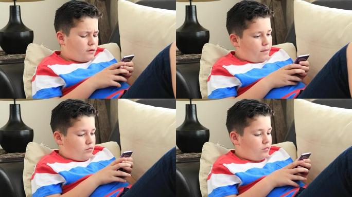 青少年在家中使用智能手机