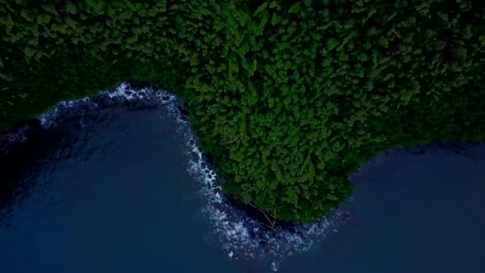 毛伊岛Egde上的小海湾和断水