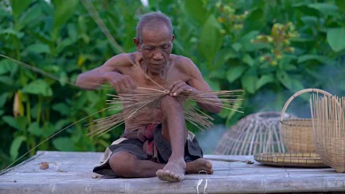 老人和竹子工艺，泰国当地人的生活方式