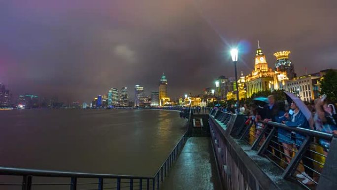 雨夜上海外滩湾拥挤全景4k延时中国