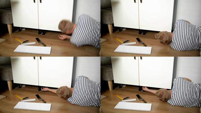 家里地板上累了的人试图组装新家具。