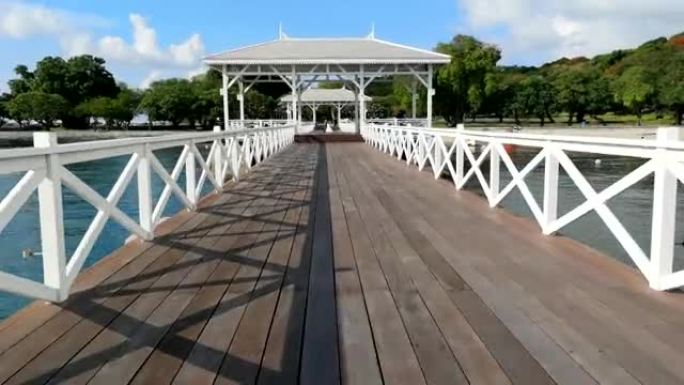 泰国思昌岛的Asadang木桥，Koh思昌，泰国美丽的木桥，泰国旅游
