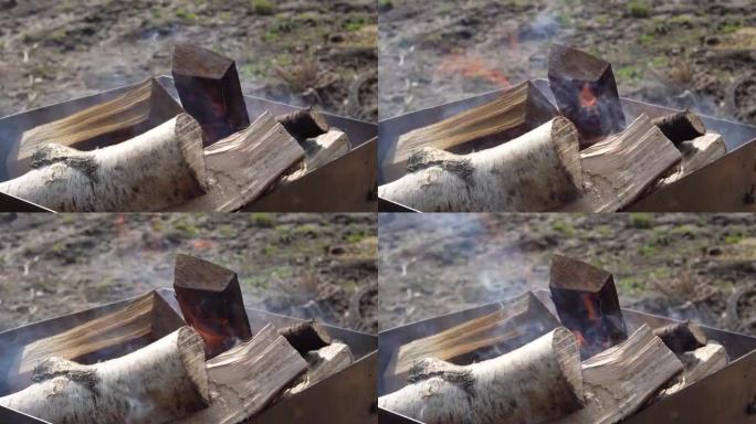 木柴火盆的点火慢动作视频