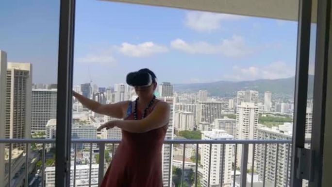 女人在虚拟现实眼镜中玩游戏，在4k慢动作中跳舞草裙舞