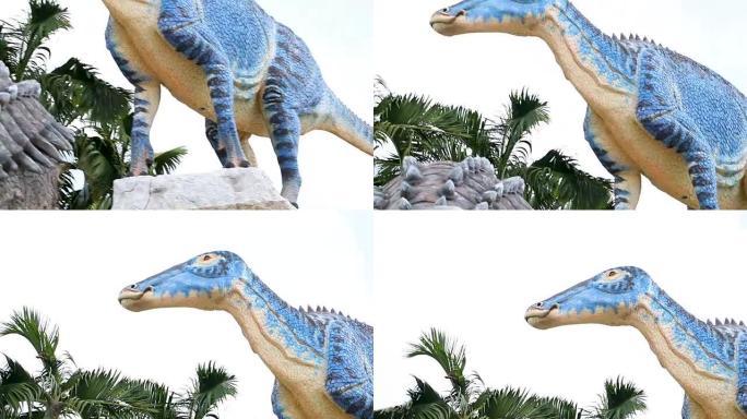 真正的恐龙物种的雕像在公园里，向公众展示，孩子们可以在这个地方学习。