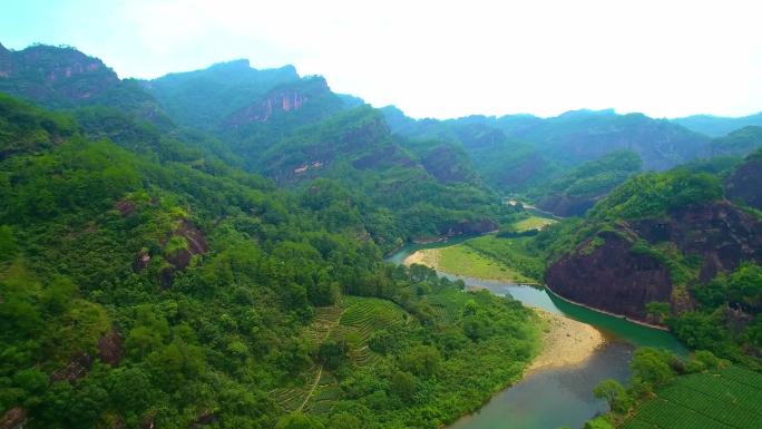 航拍武夷山九曲溪竹筏漂流绿水青山茶园风光