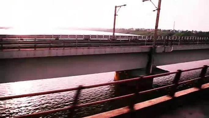 坐火车过河桥
