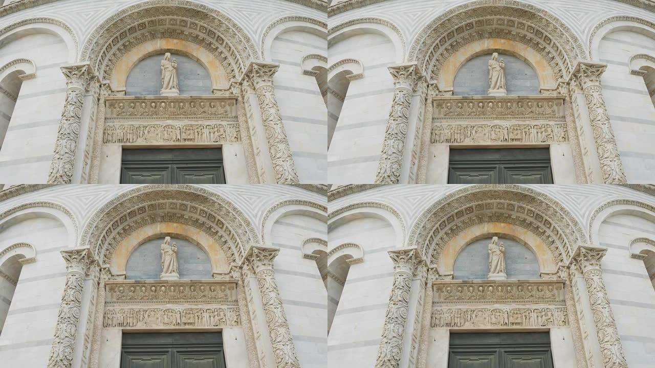 比萨洗礼堂复杂建筑细节的特写镜头