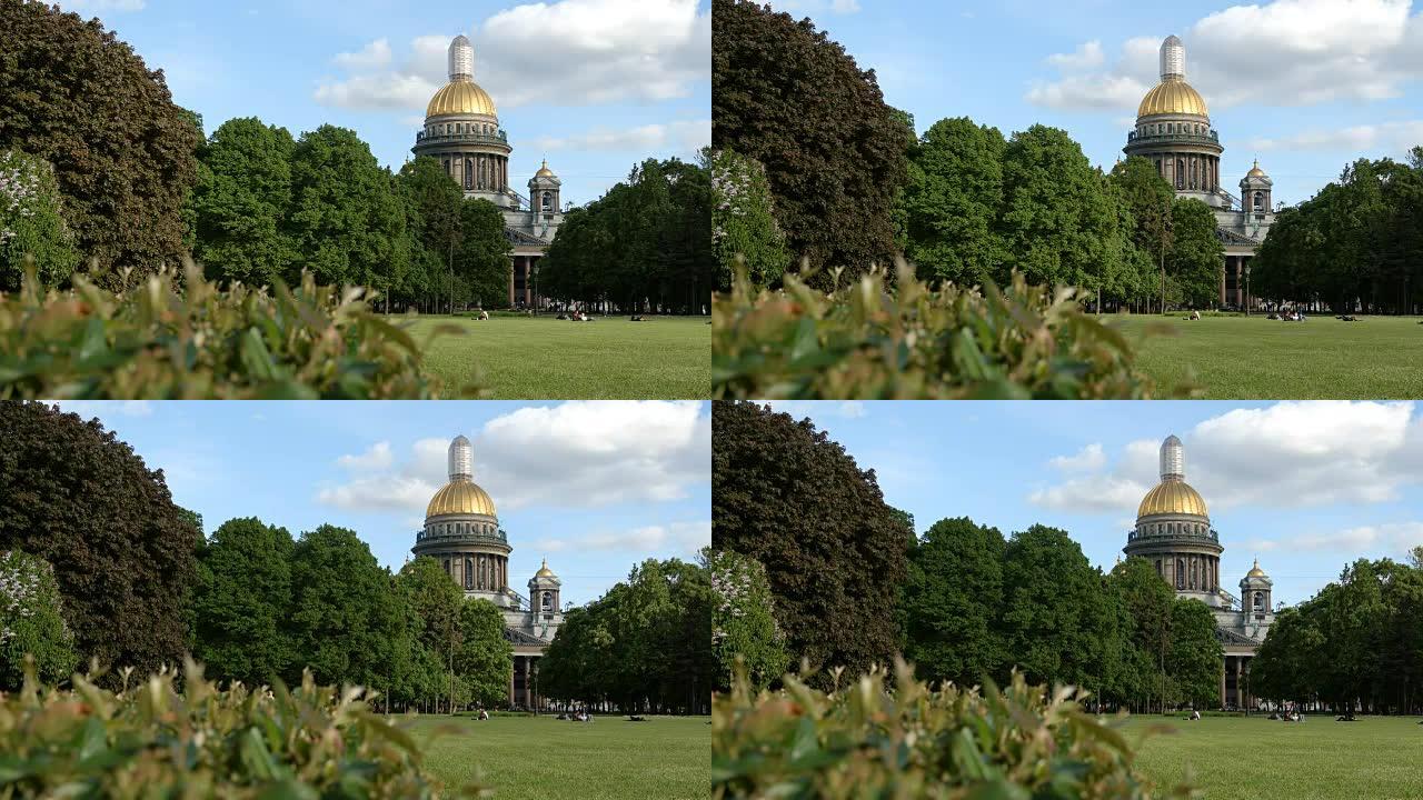 俄罗斯圣彼得堡，艾萨克大教堂附近的公园
