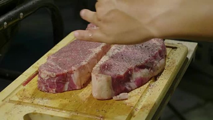 砧板上的生牛肉