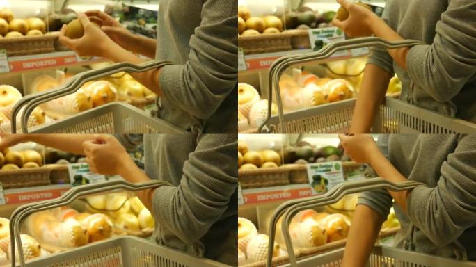 亚洲少女在超市购物