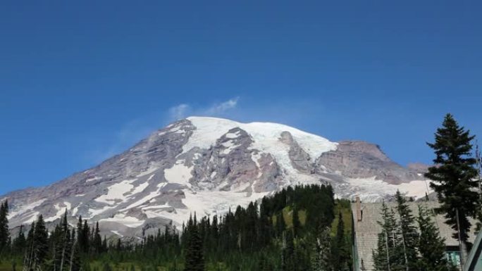 天堂停车场的雷尼尔山