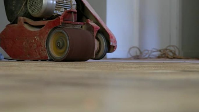 打磨旧木地板
