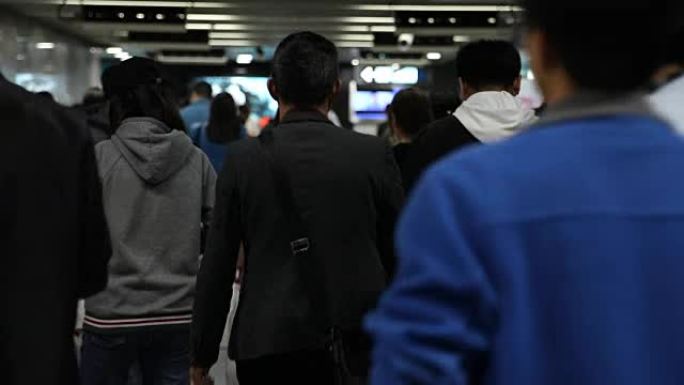 北京地铁地下通道人群背景