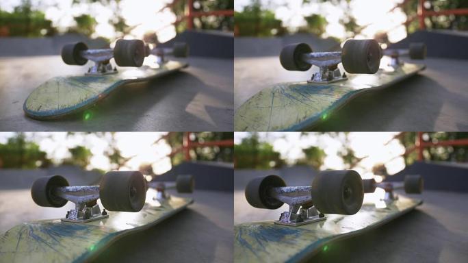 太阳光束中滑板在地面上的特写镜头