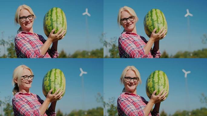 巨大的水果。一个大西瓜的女人看着镜头