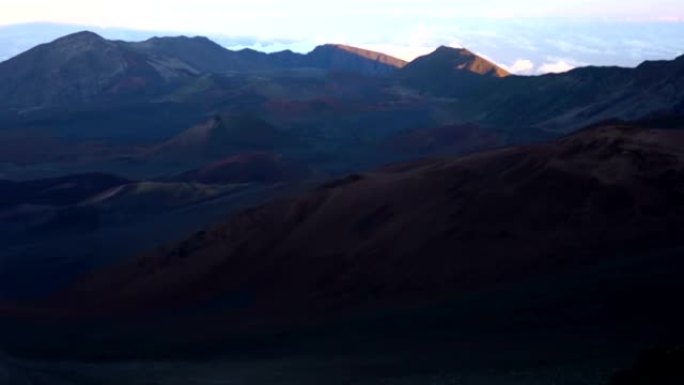 茂宜岛火山山上的日落