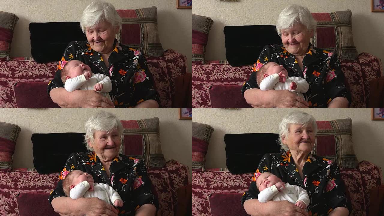 奶奶手里拿着一个孙女