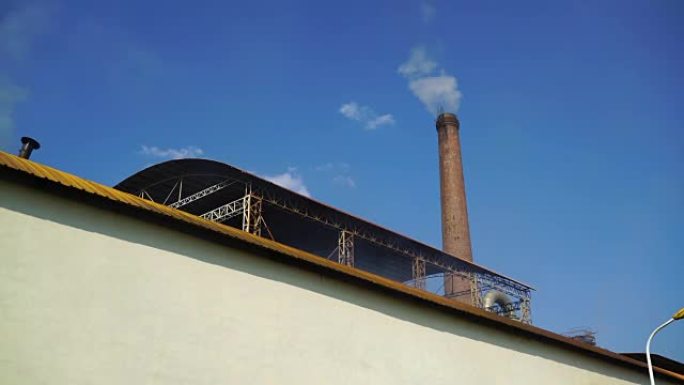 工厂的烟囱烟雾