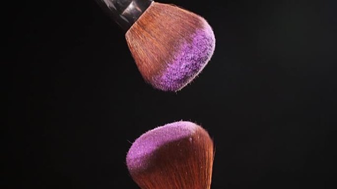 用紫罗兰化妆粉化妆刷