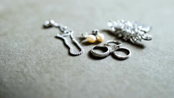 装饰盒子里的结婚戒指