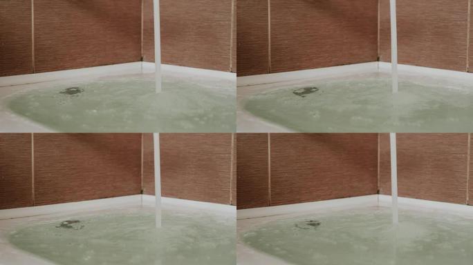 强烈的水流涌入浴缸。水倒出。浴缸溢出。