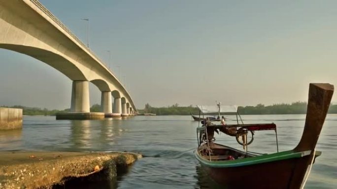 交通: 带长尾船的Siri Lanta大桥