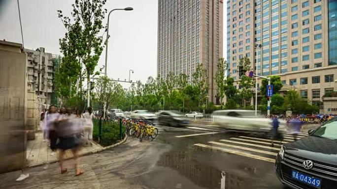 武汉市日间交通街道学校人行道拥挤全景4k延时中国