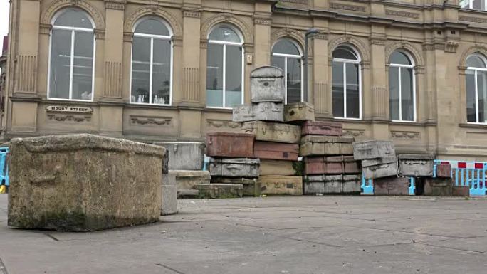 希望街手提箱，由约翰·金1998年英国利物浦安装，大约2016年6月