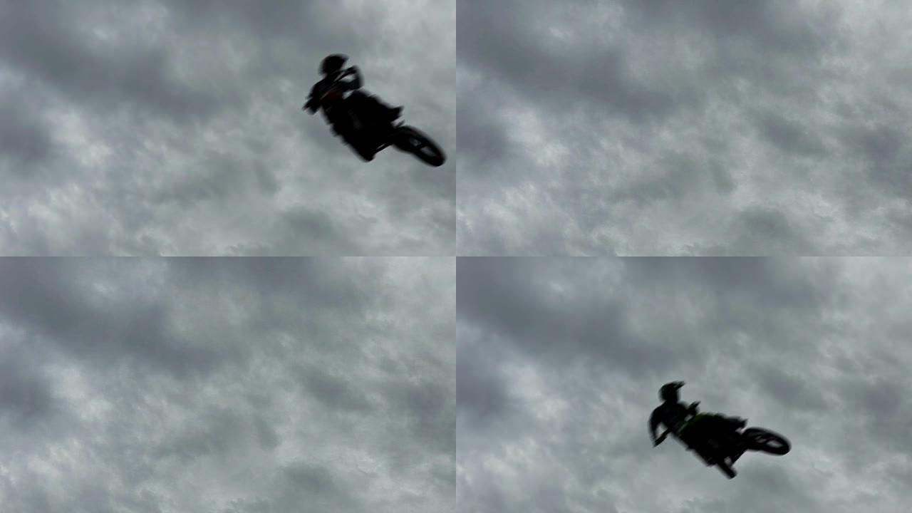 自由式摩托车越野赛FMX骑手慢动作跳跃剪影。七名勇敢的摩托车手一个接一个地在接近跳板后空翻的危险中跳