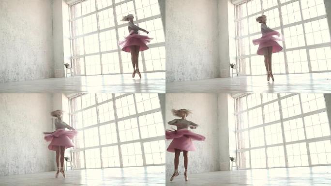 芭蕾舞演员在一扇大窗户的背景下旋转。芭蕾舞女演员穿着经典的芭蕾舞短裙和尖角。慢动作
