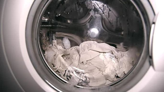 在洗衣机中压制和漂洗，三个方案