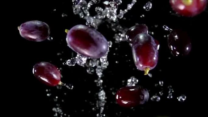 葡萄与水反弹到相机上