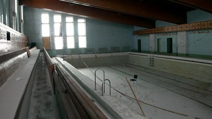 北极金字塔文化体育宫大楼中的游泳池。
