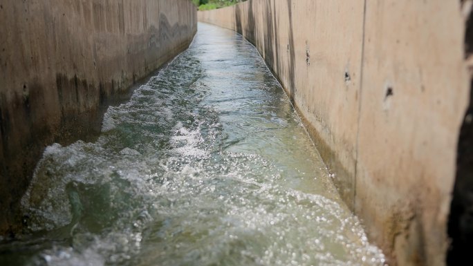 4K农业灌溉水渠水利农田庄家浇水