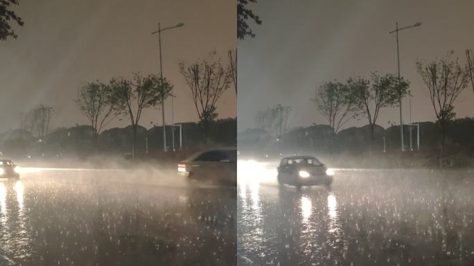 雨夜中的汽车驶过