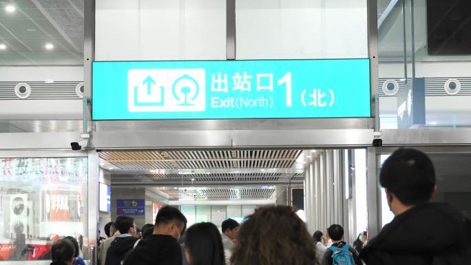 上海虹桥站火车站出站口