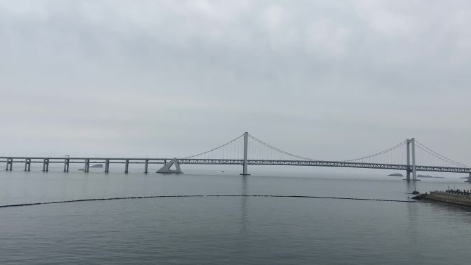 远处拍摄跨海大桥