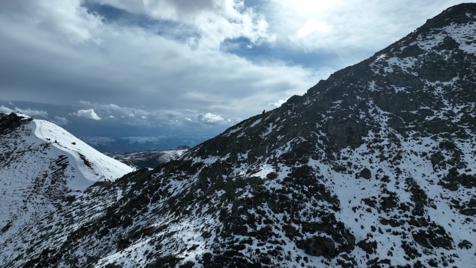 4K60fps航拍雅拉雪山02